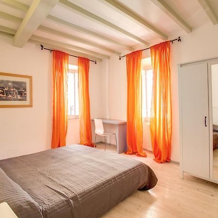 Three Bedroom Apartment Campo Dei Fiori 로마 객실 사진