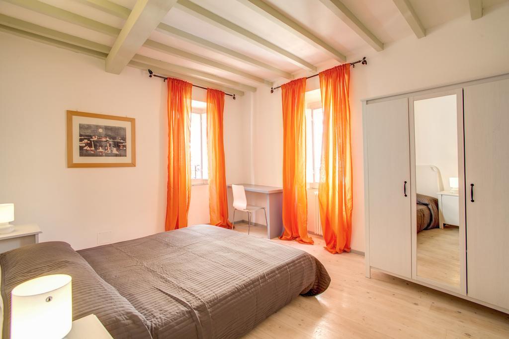 Three Bedroom Apartment Campo Dei Fiori 로마 객실 사진