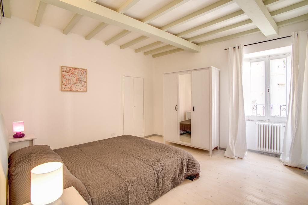 Three Bedroom Apartment Campo Dei Fiori 로마 객실 사진